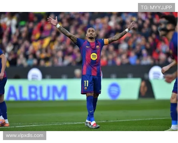 拉菲尼亚抵达马德里 为球队关键战助威